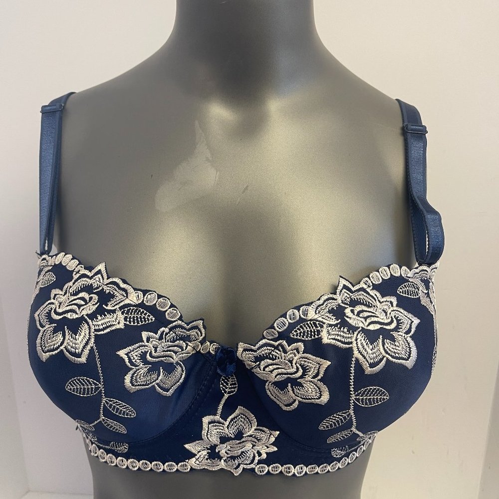 Navy Blue / white embroidered design padded bra by International intimates Y1008